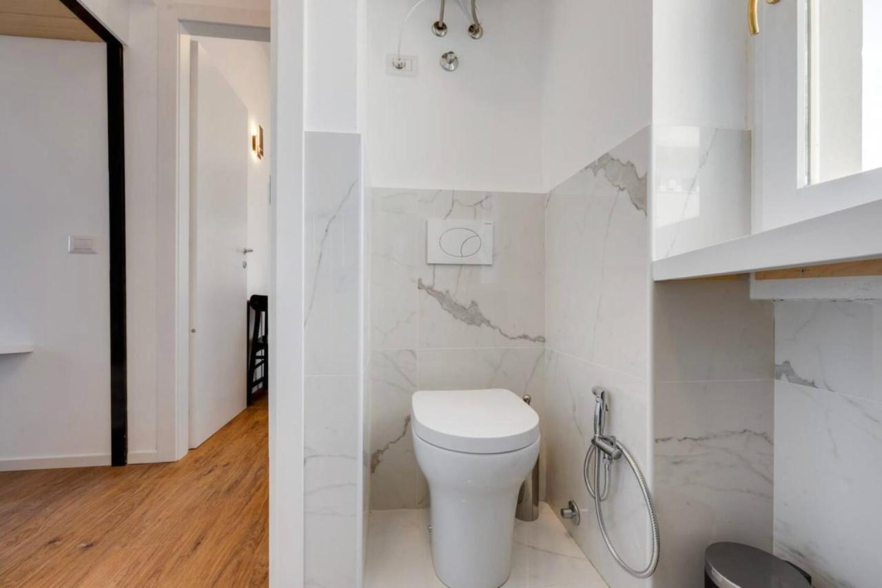 Navigli Loft - Hosted By Sweetstay Milan Bagian luar foto
